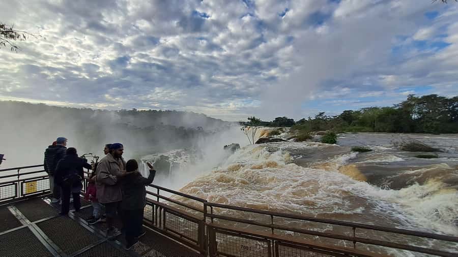 From Foz do Iguaçu: Iguazú Falls Boat Ride Argentina - Lunch is a break, not a featured meal