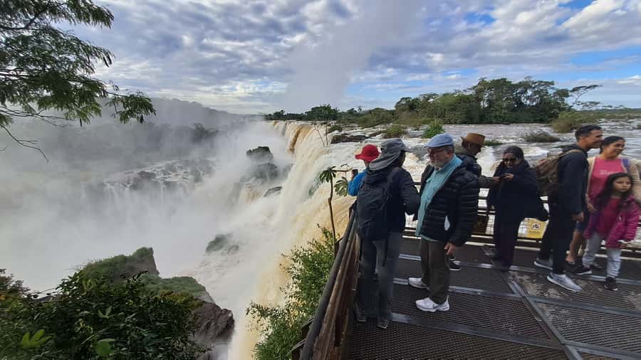 From Foz do Iguaçu: Iguazú Falls Boat Ride Argentina - Transport, group size, and guide quality