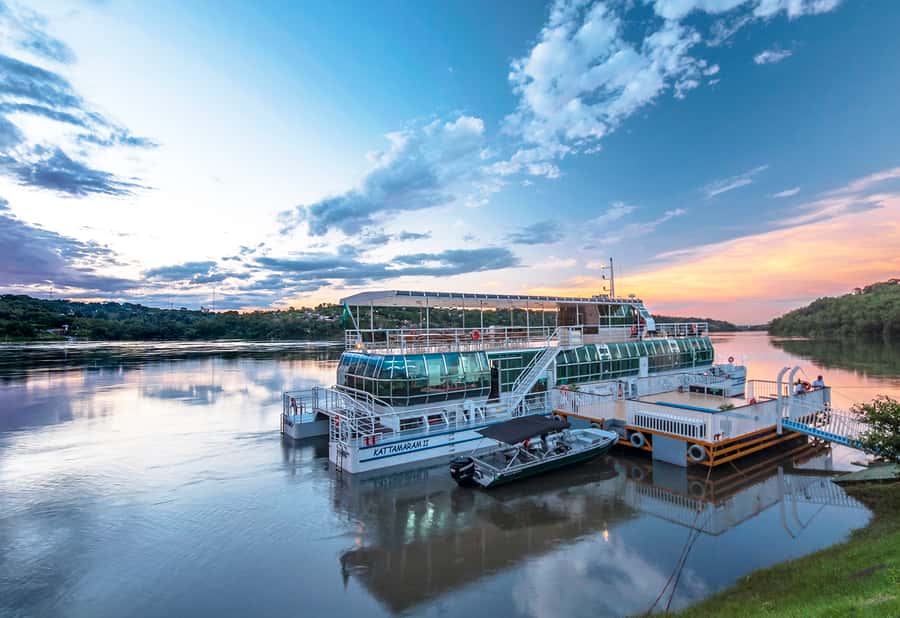 From Foz do Iguaçu: Sunset Catamaran Tour with Meal - A dinner cruise at the meeting of three countries