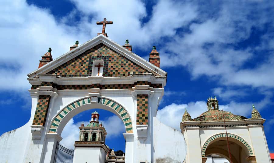 From La Paz: Titicaca, Copacabana, and Isla del Sol Day-Trip - The early road to Tiquina