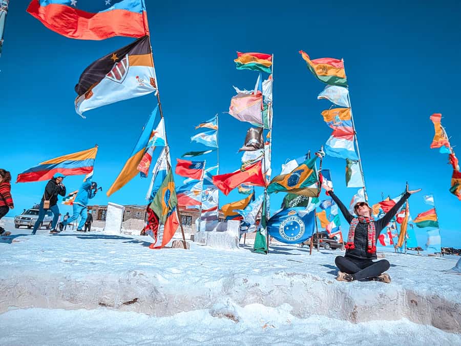 From La Paz: Uyuni Salt Flat Tour & Overnight Roundtrip Bus - Sunset, wine, and the return to Uyuni
