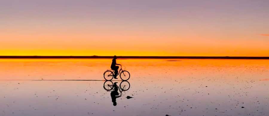 From La Paz: Uyuni Salt Flats 2-Day Tour with Bus Transfers - What the $195 price really covers