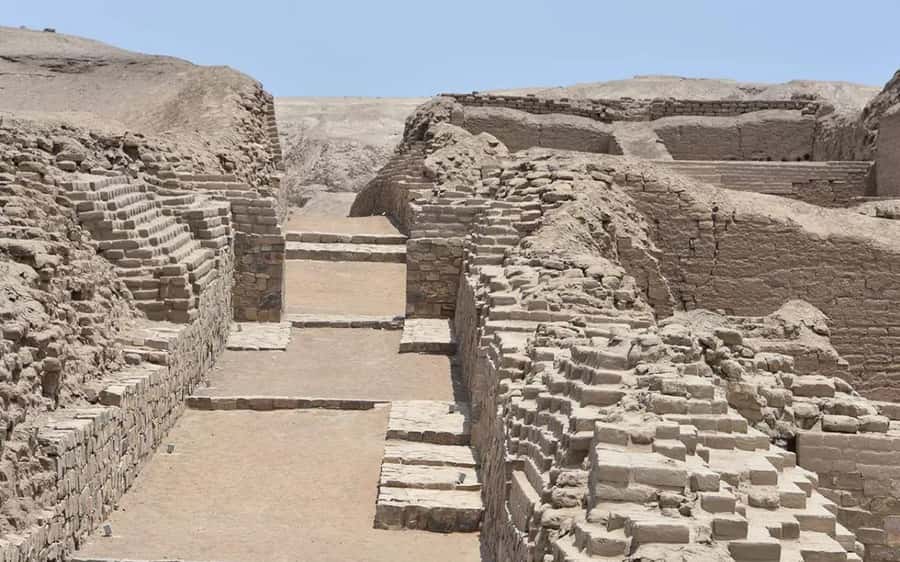From Lima: Pachacamac Inka Pyramids & The Larco Museum Tour - What the guide adds to the day
