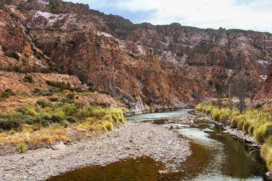 From Mendoza: San Rafael Sightseeing and Atuel Canyon Tour - What the guide and driver add to the day