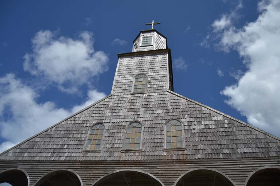 From Puerto Varas: Chiloe Island Full-day Tour - Dalcahue and the island’s craft traditions