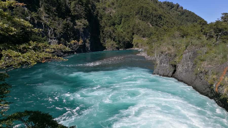 From Puerto Varas: Osorno Volcano & Petrohue Falls Day Tour - Why this seven-hour outing works