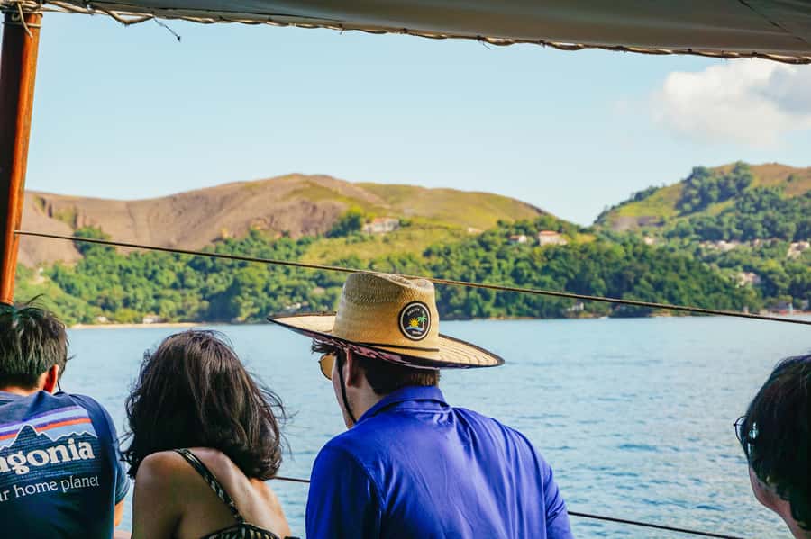 From Rio de Janeiro: Angra dos Reis Boat Trip with Lunch - Blue Lagoon and the fish-filled water