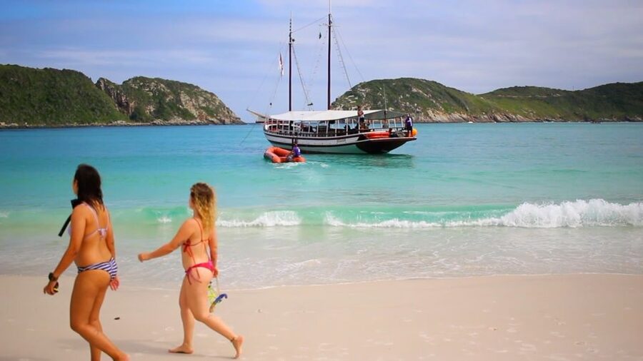 From Rio de Janeiro: Arraial do Cabo Boat Trip with Lunch - Who should book this day trip from Rio