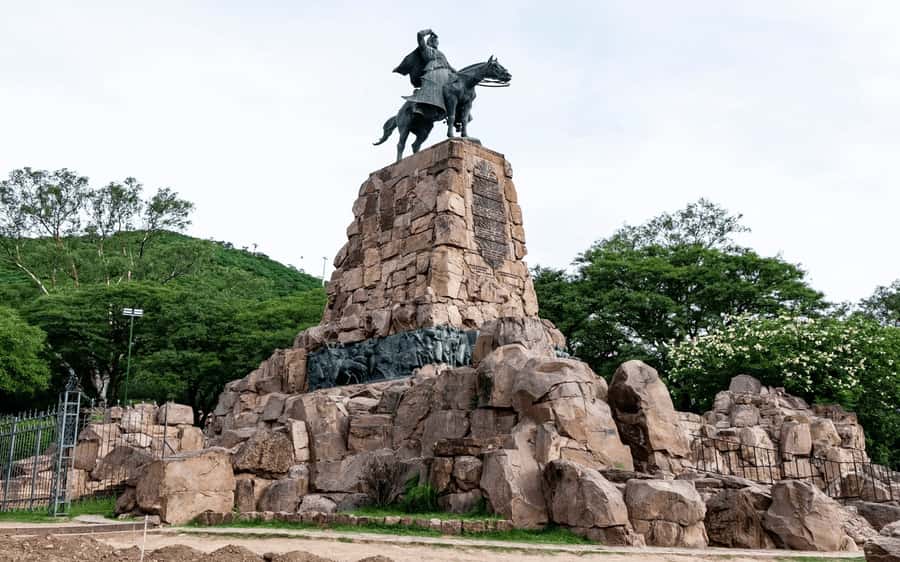 From Salta: City Tour of the city on a half-day ride - The Spanish guide and the pace of the commentary