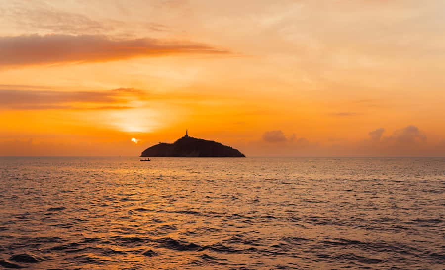 From Santa Marta: Sunset Sailboat Tour with 2 Beverages - Drinks, marina rules, and what to bring
