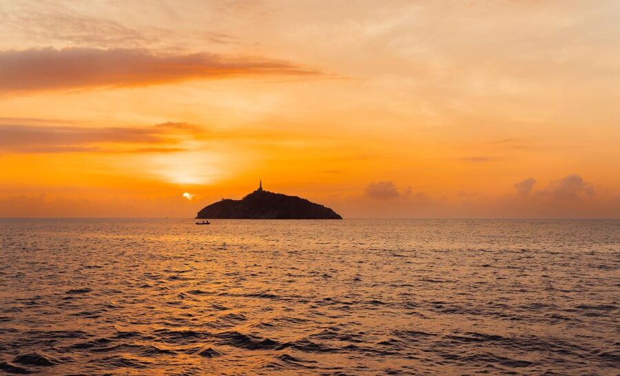 From Santa Marta: Sunset Sailboat Tour with 2 Beverages - Who will enjoy this evening most?