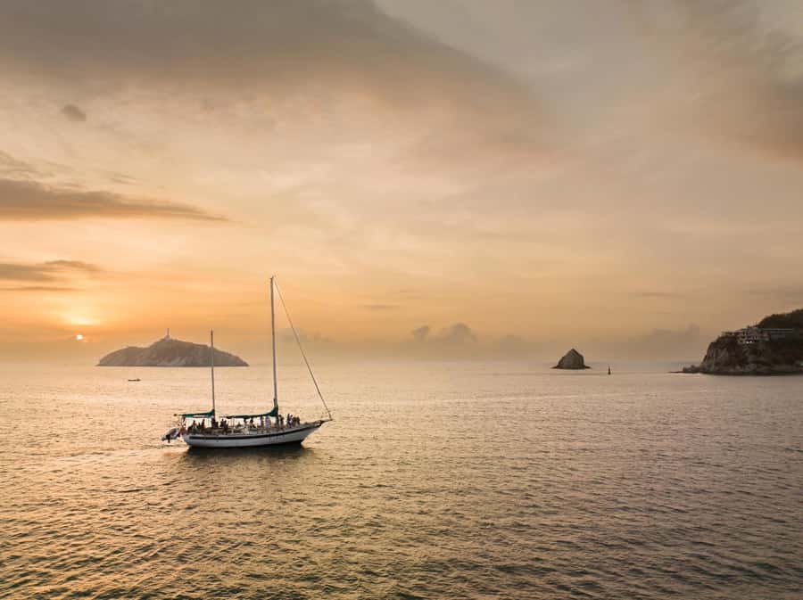 From Santa Marta: Sunset Sailboat Tour with 2 Beverages - What happens during the 2.5-hour route