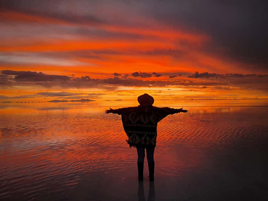 From Uyuni: Red Lagoon & Uyuni Salt Flats 3-Day Guided Tour - Food, sleeping arrangements, and the small costs