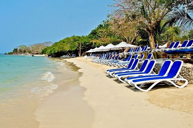 Full day Isla del Encanto - Rosario Islands - Isla del Encanto gives you a ready-made beach day