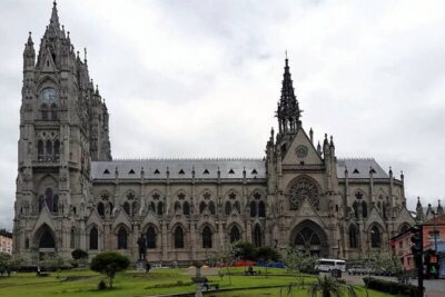 Full Day Quito (City Tour + Middle of the World + Teleferico)