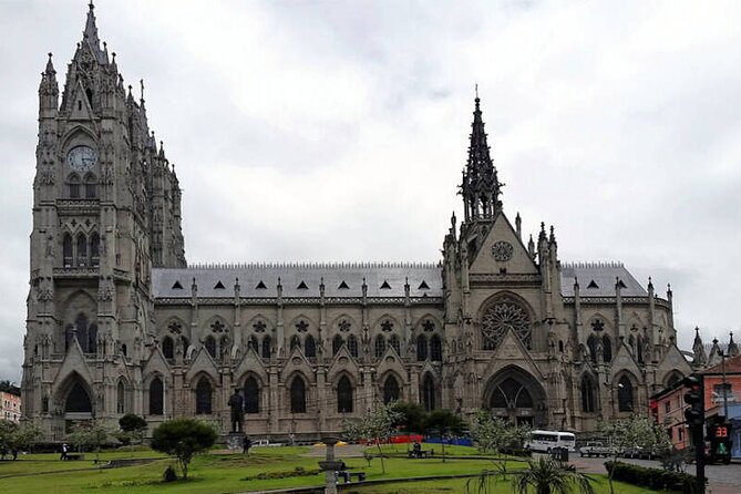 Full Day Quito (City Tour + Middle of the World + Teleferico) - Old Town: Quito’s colonial core in two hours