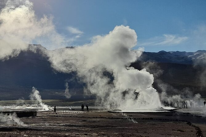 Full Day Tour to Geyser del Tatio, Vado Putana and Machuca - The cold arrival at 4,300 meters