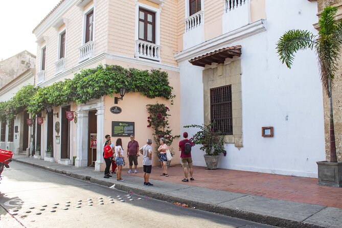 Gabriel Garcia Marquez Shared Tour: the magical Cartagena - A quieter pause at Fernández Madrid Park