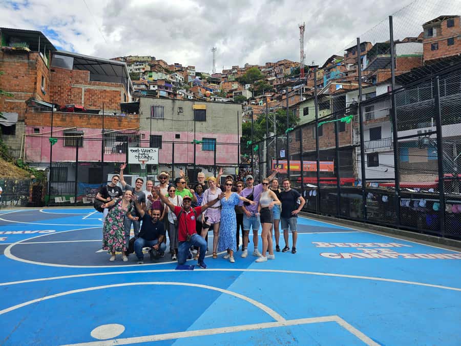 Graffiti Tour comuna 13 and cable car (made by local guides) - Starting at San Javier with the cable car overhead