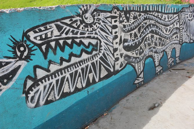 Graffiti Tour in La Candelaria Bogotá with Transportation - A practical fit for families, couples, and solo visitors