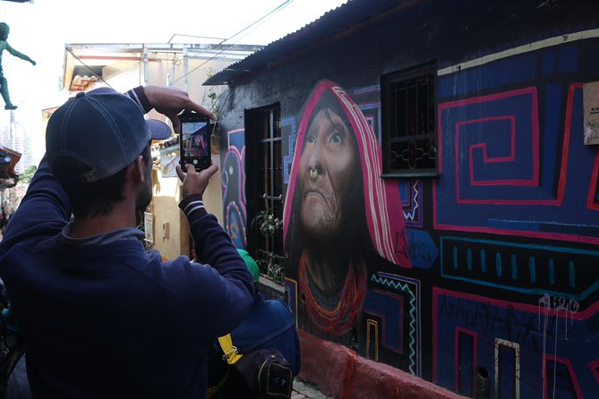 Graffiti Tour in La Candelaria Bogotá with Transportation - Starting at Chorro de Quevedo