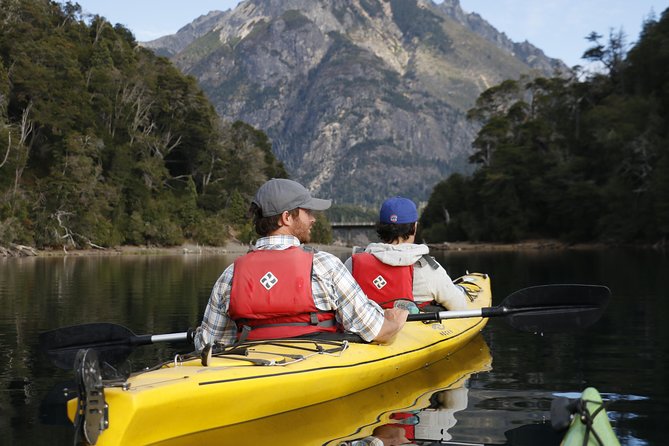 Half a day of kayaking on Lake Moreno in private service - Preparing at Arroyo Angostura