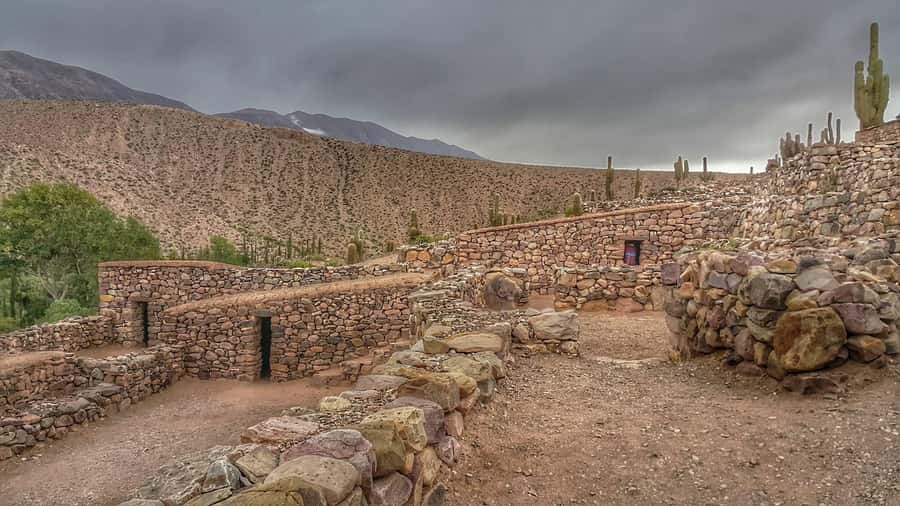 Hornocal: Tour of the 14 Colors Mountain & Humahuaca´s Gorge - Humahuaca before the 4x4 ride