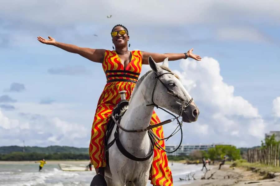 HORSE TOUR IN CARTAGENA BEACH - The one-hour beach ride