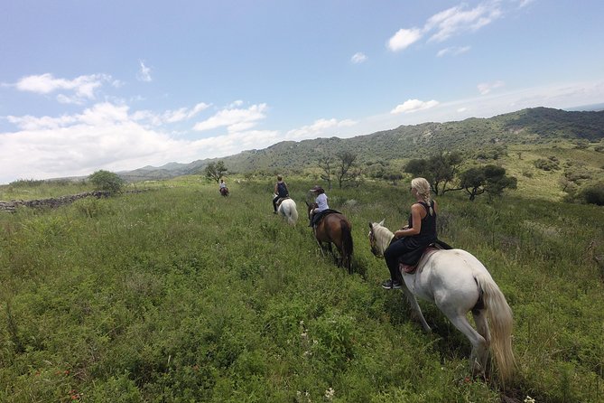 Horseback riding through the Sierras - Key points to know before booking