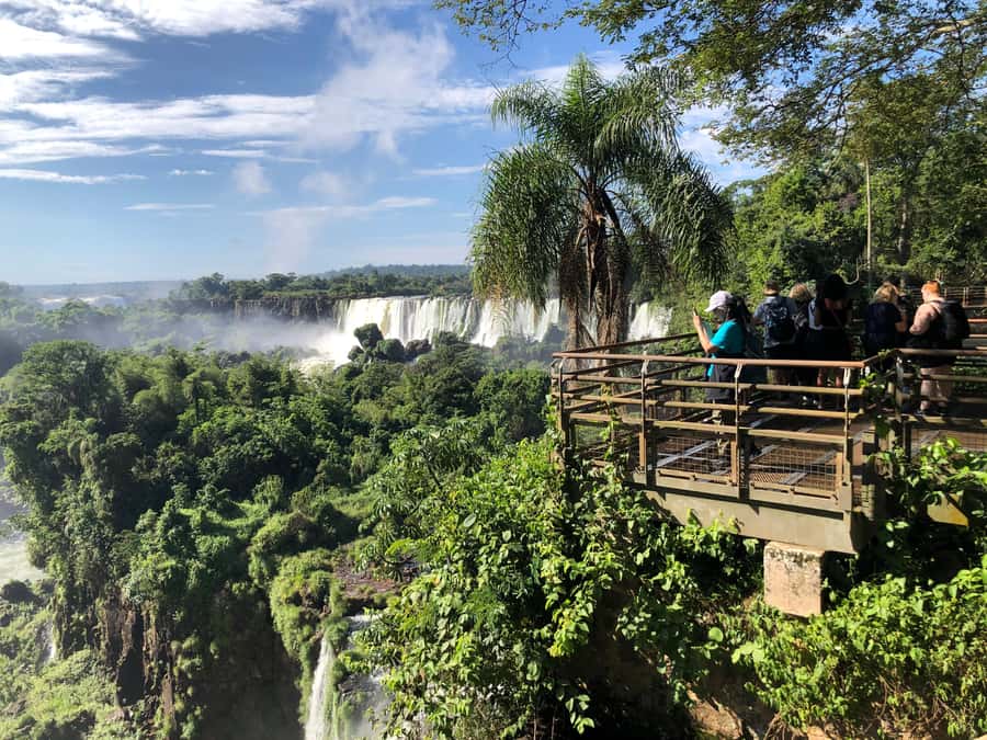 Iguassu Waterfalls: 1 Day Tour Brazil and Argentina's sides - Starting in Argentina with the longer walk