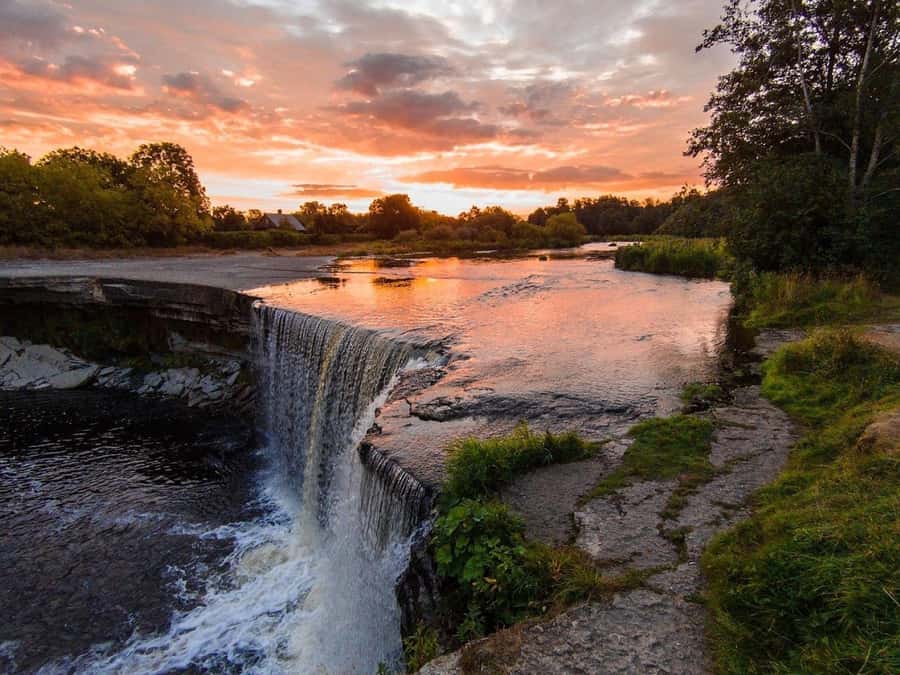 Iguazú Falls: The Natural Wonder of Argentina - What the $27 price really covers