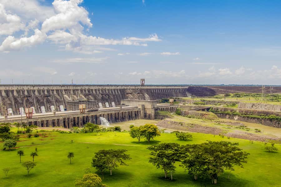Itaipu Dam Tour with Admission Ticket from Foz do Iguaçu - The visitor center starts with Itaipu’s construction story