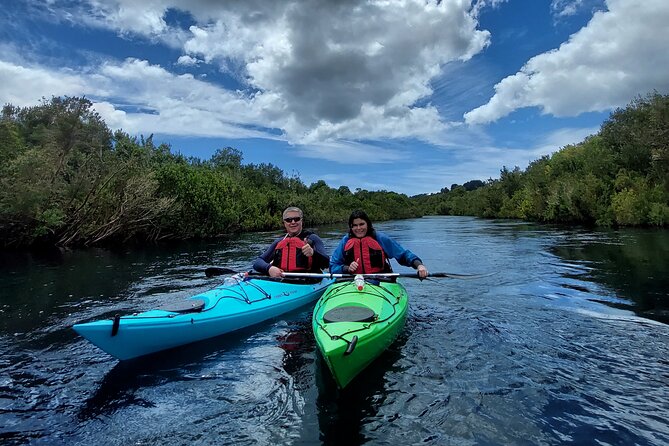 Kayak through the Sunken Forest of the Maullín River - Getting comfortable in a sea kayak or sit-on-top kayak