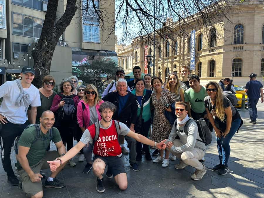 La Docta Free Walking Tour "Córdoba La Antigua". - Narrow buildings, local sounds, and small surprises