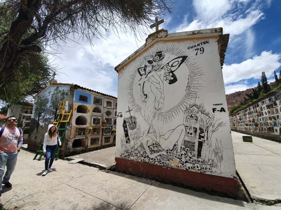 La Paz: Cable Car, Cemetery, Shaman, and El Alto Tour - Should you book the La Paz Cable Car, Cemetery, Shaman, and El Alto Tour?