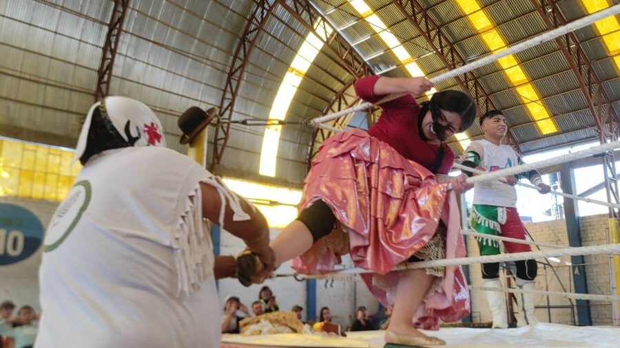 La Paz: Cholitas Wrestling Tickets and Transfer - How much value do you get for $25?