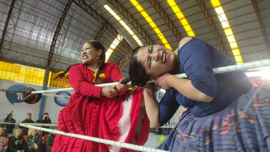 La Paz: Cholitas Wrestling Tickets and Transfer - Leaving the center of La Paz for El Alto
