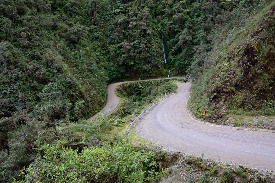 La Paz: Mountain Bike Down the World's Most Dangerous Road - The famous dirt road from mist to dust