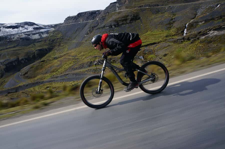 La Paz: Mountain Bike Down the World's Most Dangerous Road - Safety, skill, and the right pace