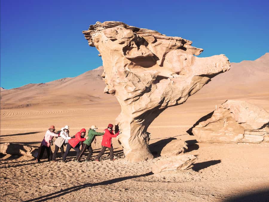 La Paz: Uyuni Salt Flats & San Pedro de Atacama 3-Day Tour - Transport, group size, and guide support