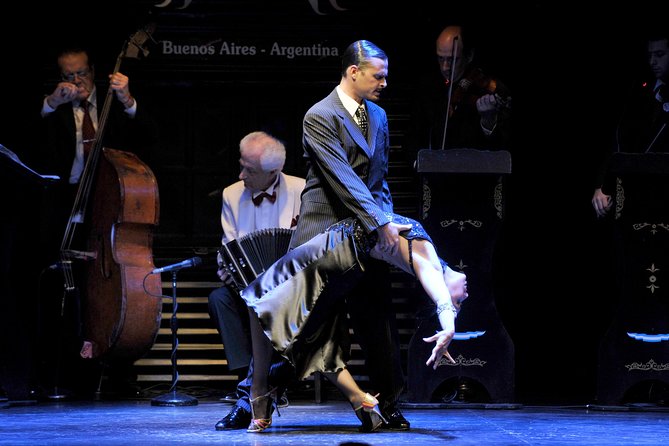 La Ventana Tango Show in Buenos Aires - La Ventana in San Telmo: a historic room for a polished show