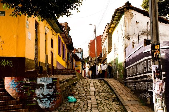 Layover Bogotá Private Tour + Transfer in & Out (4 Hrs.) - A private car makes the timing easier