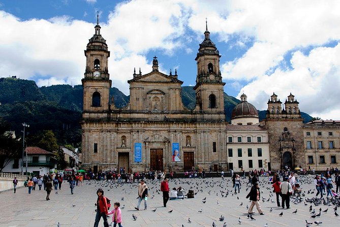 Layover Bogotá Private Tour + Transfer in & Out (4 Hrs.) - The cathedral and Bolívar Square