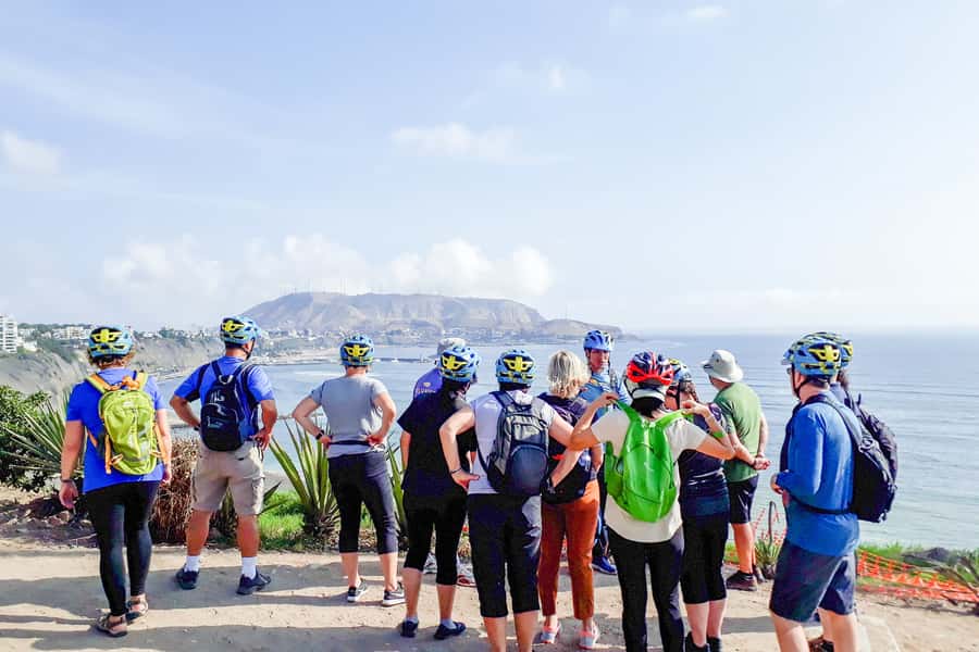 Lima Bike Tour: La Costa Verde & Jesus Statue in Chorrillos - Chorrillos adds a more local side of Lima