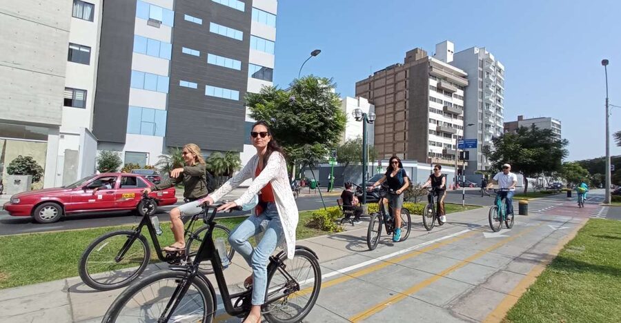 Lima Bike Tour: La Costa Verde & Jesus Statue in Chorrillos - A downhill finish and a well-timed break