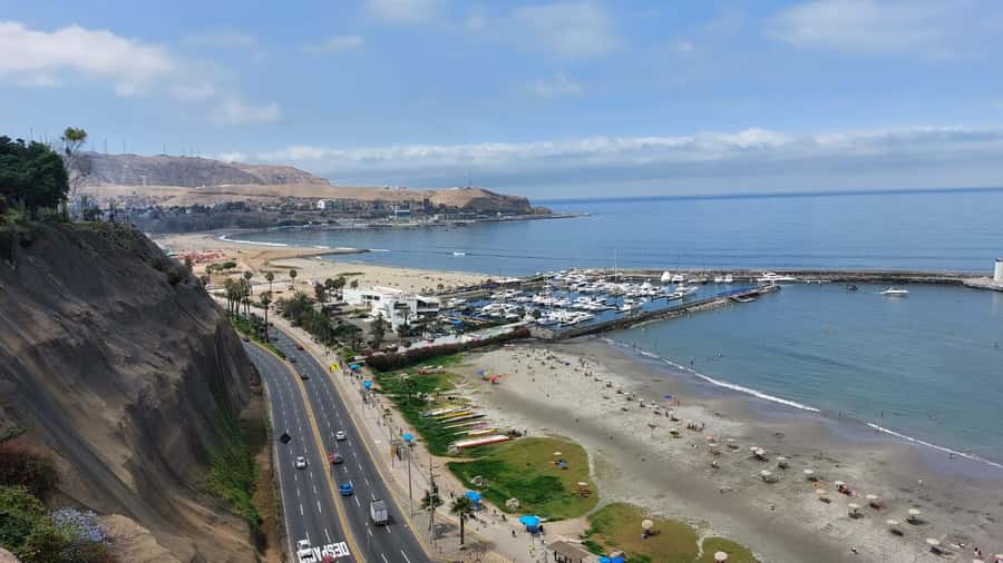Lima Bike Tour: La Costa Verde & Jesus Statue in Chorrillos - Barranco brings murals, old streets, and the Bridge of Sighs