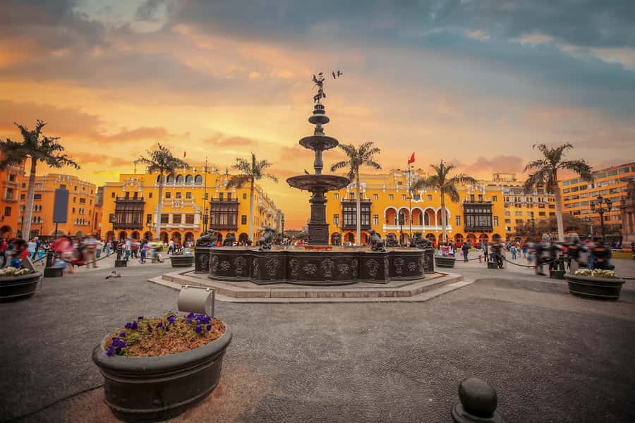 Lima: City Highlights Small Group Tour - San Martín Square and the walk into old Lima