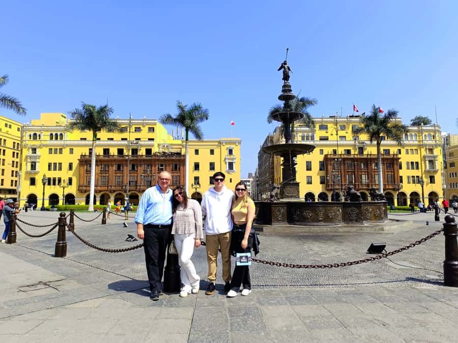 Lima: City Highlights Walking Tour & Catacombs - A compact introduction to Lima’s historic center