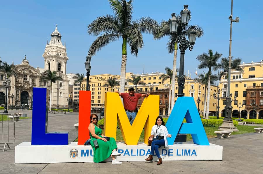 Lima: City Highlights Walking Tour & Catacombs - House of Peruvian Literature and the route to Plaza Mayor