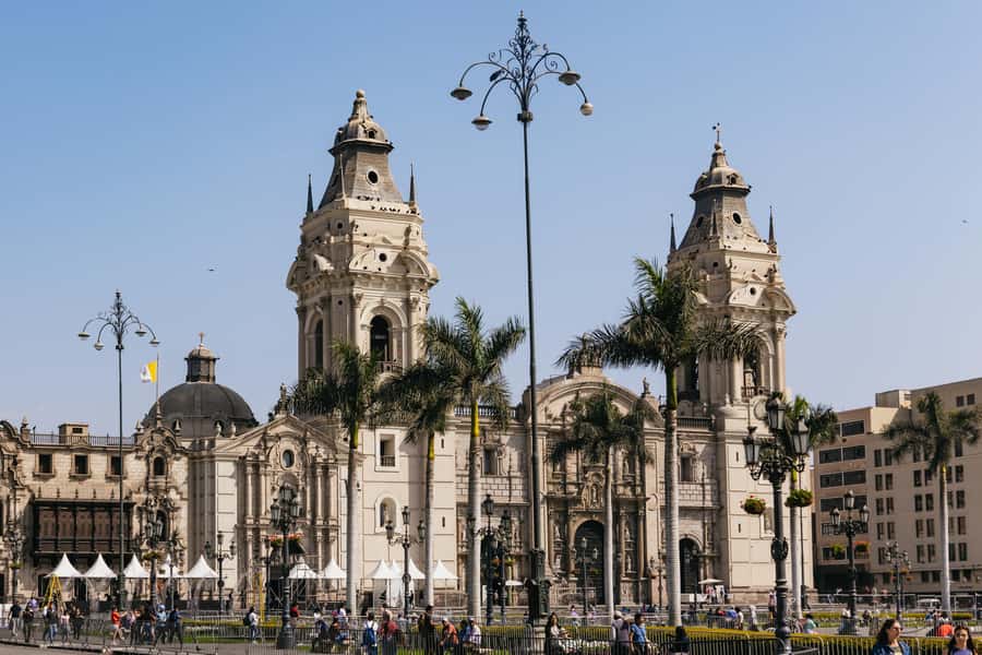 Lima: Historic Center Street Food, Market, and Eateries Tour - Colonial streets, La Merced, and Plaza Mayor